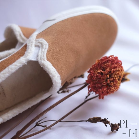 Keds tan suede shoes with cream sherpa inside - Picture 3 of 6